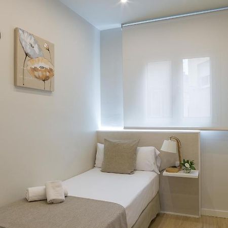 Apartamentos Turisticos Madanis L’Hospitalet de Llobregat Exterior foto