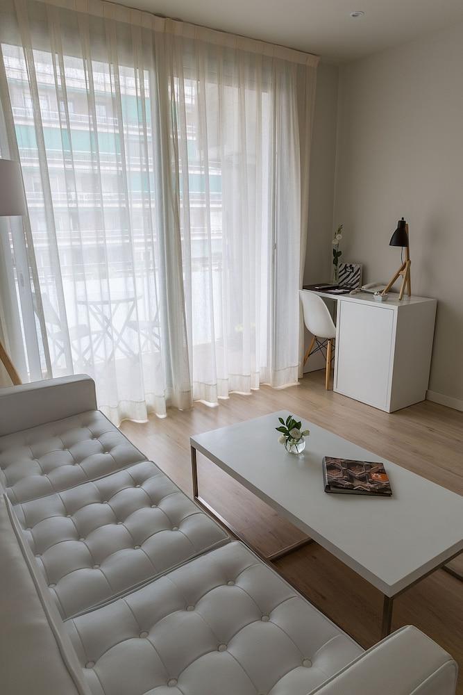 Apartamentos Turisticos Madanis L’Hospitalet de Llobregat Exterior foto