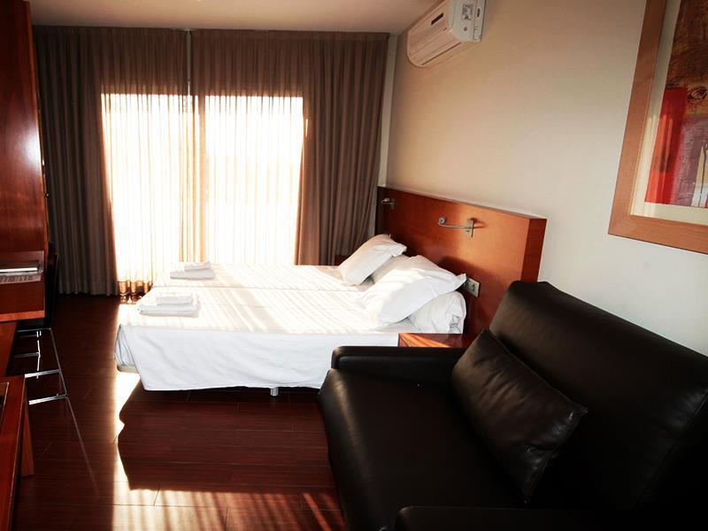Apartamentos Turisticos Madanis L’Hospitalet de Llobregat Zimmer foto
