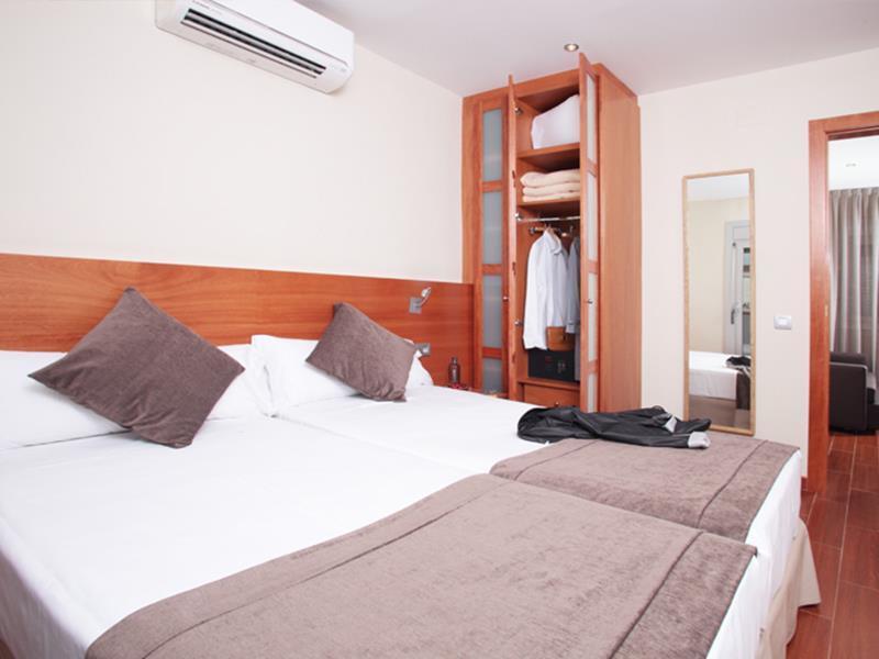 Apartamentos Turisticos Madanis L’Hospitalet de Llobregat Zimmer foto