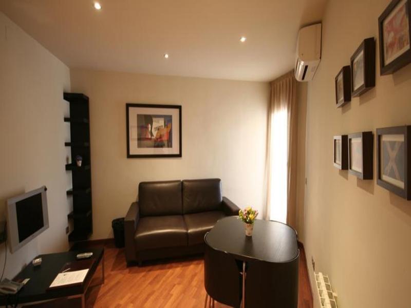 Apartamentos Turisticos Madanis L’Hospitalet de Llobregat Exterior foto
