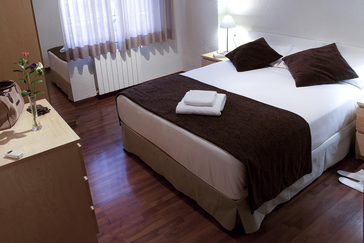 Apartamentos Turisticos Madanis L’Hospitalet de Llobregat Zimmer foto