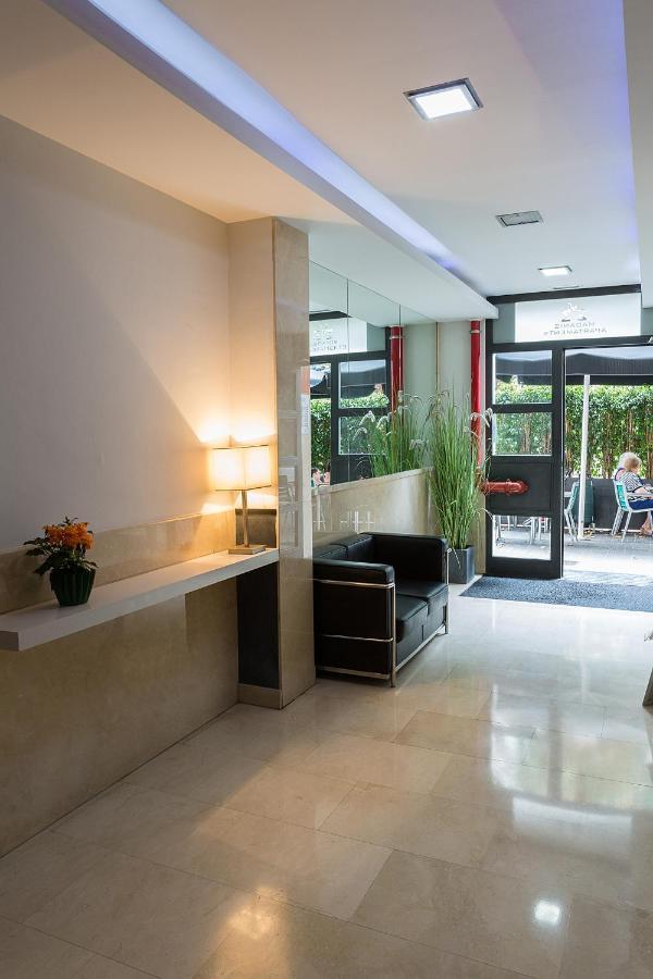 Apartamentos Turisticos Madanis L’Hospitalet de Llobregat Exterior foto